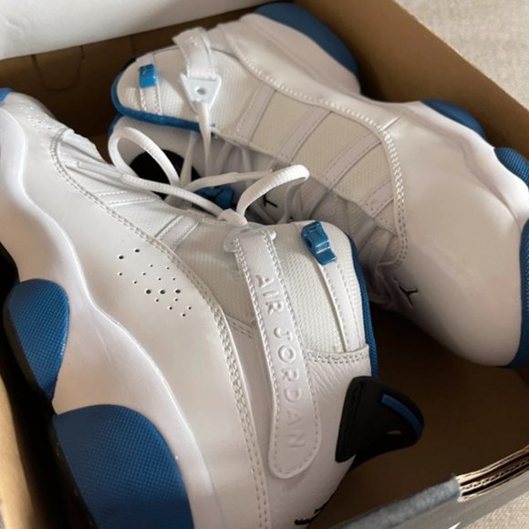 Jordan 4 main image 4